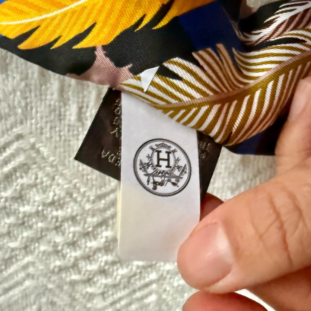 NWT Hermes Silk Jaguar Quetzal Twilly Bleu Roy Brun Saumon - Picture 9 of 11